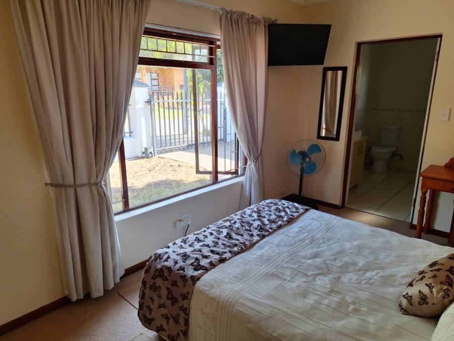 6 Bedroom Property for Sale in Bayview Western Cape